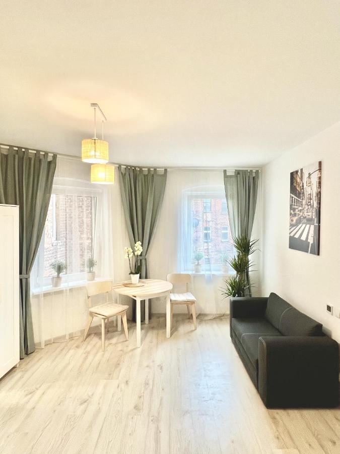 New York Apartments - Free Parking カトヴィツェ エクステリア 写真